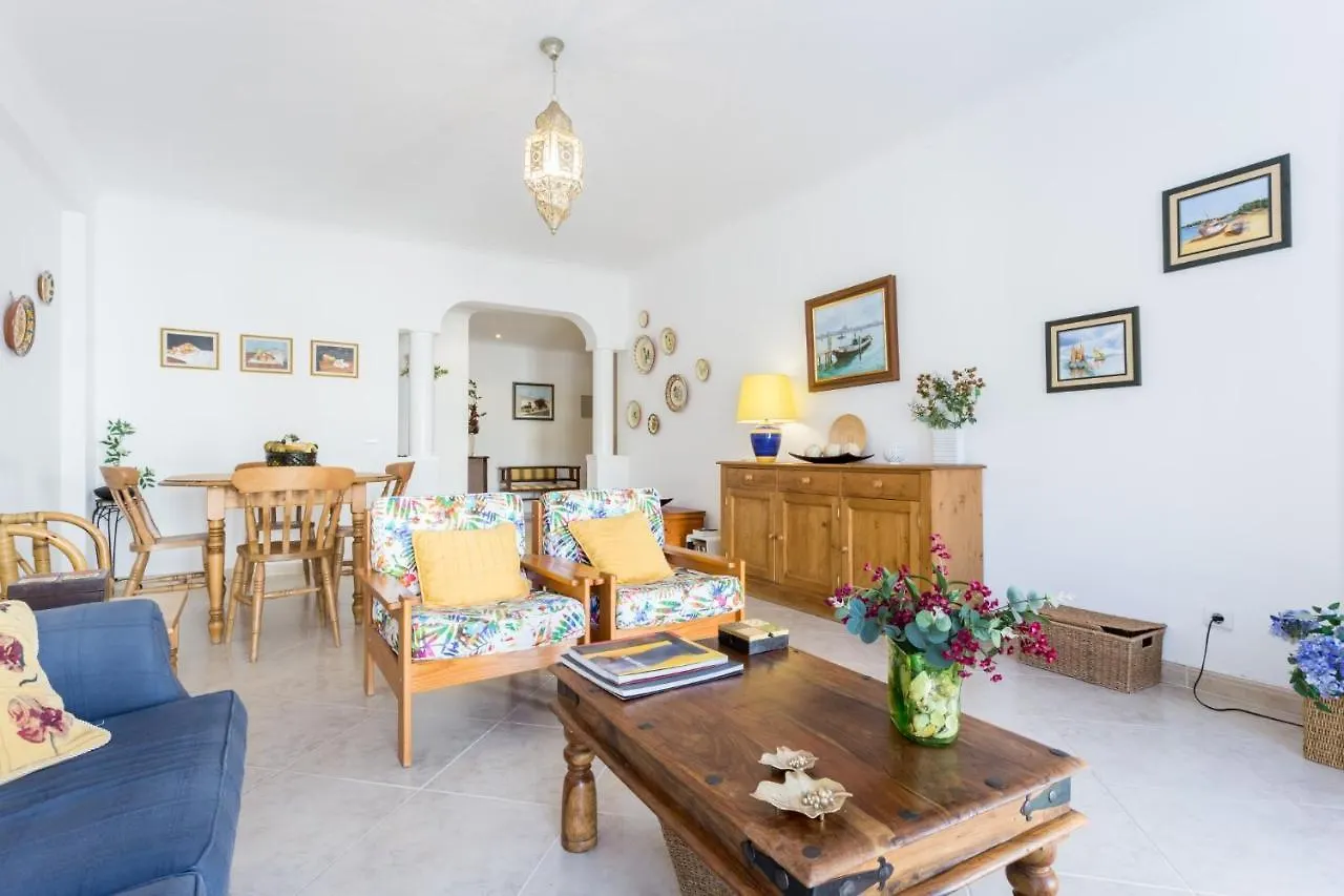 Vacation Retreat Near The Beach #1920 Lagos Apartment