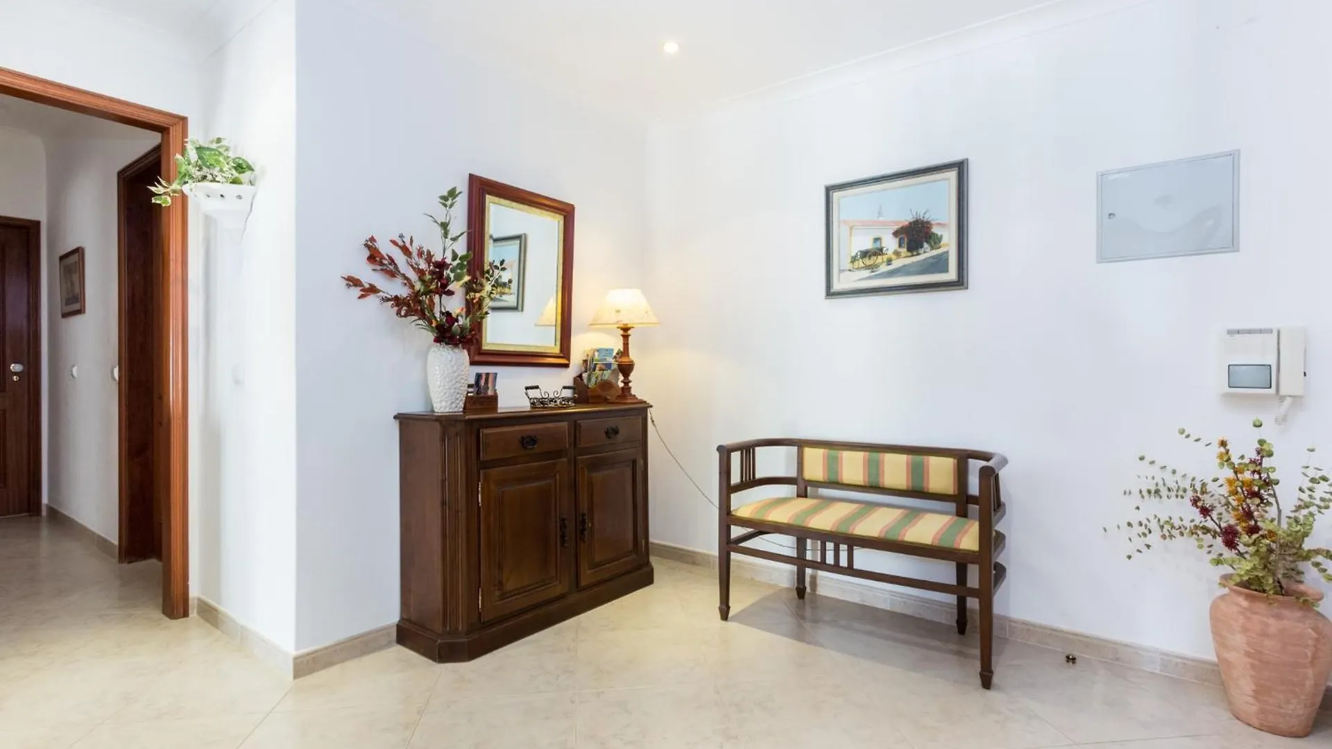 Apartment Vacation Retreat Near The Beach #1920 Lagos